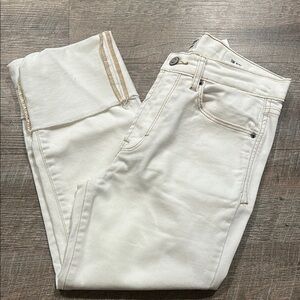 Kensie Vintage Luxe White Cream cropped Jeans with raw hem size 2/26